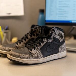 Jordan Athletic Shoes Black and Gray